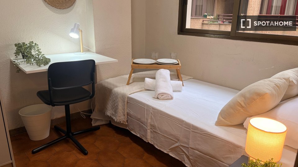Double room Valencia, 6 beds, 150m² — photo 1