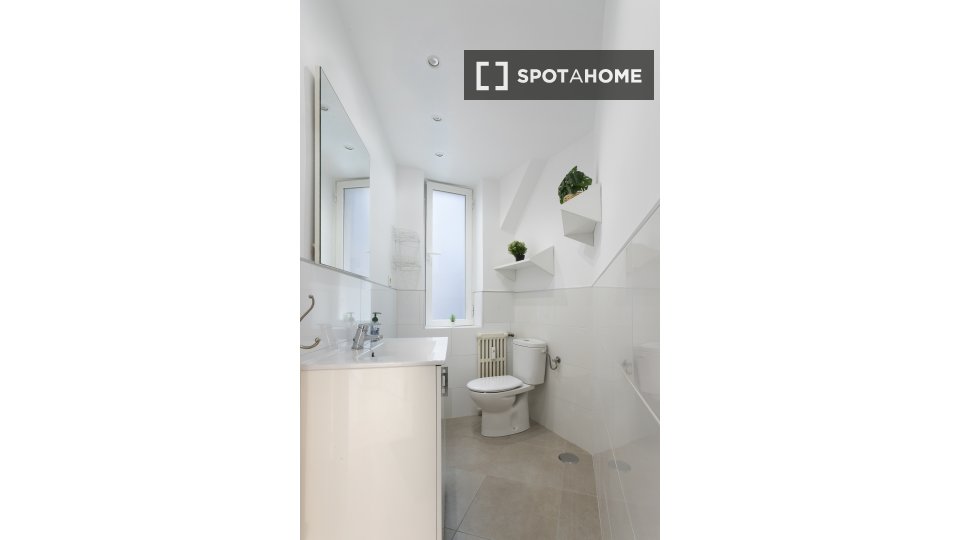Double room Madrid, 5 beds — photo 14