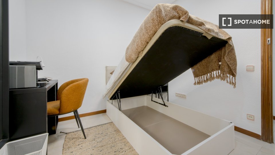 Double room Madrid, 7 beds — photo 19