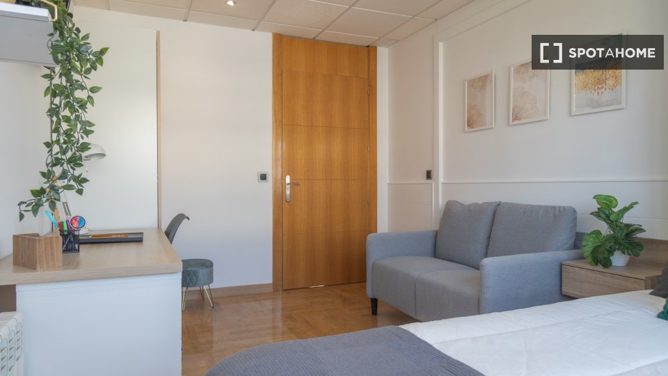 Double room Madrid, 5 beds — photo 17
