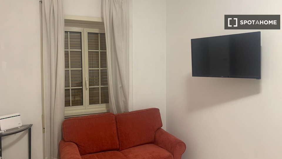 Double room Rome, 3 beds — photo 8