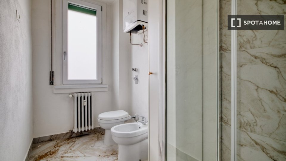 Double room Milan, 2 beds — photo 14