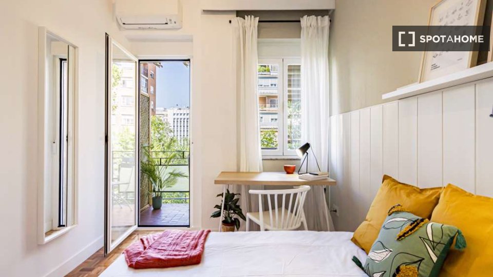 Double room Madrid, 6 beds — photo 3