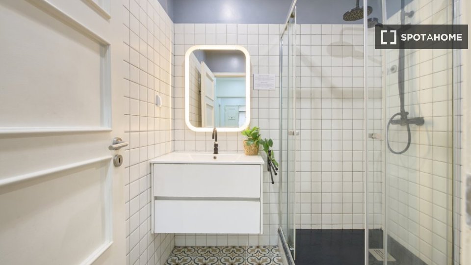 Double room Lisbon, 6 beds — photo 9