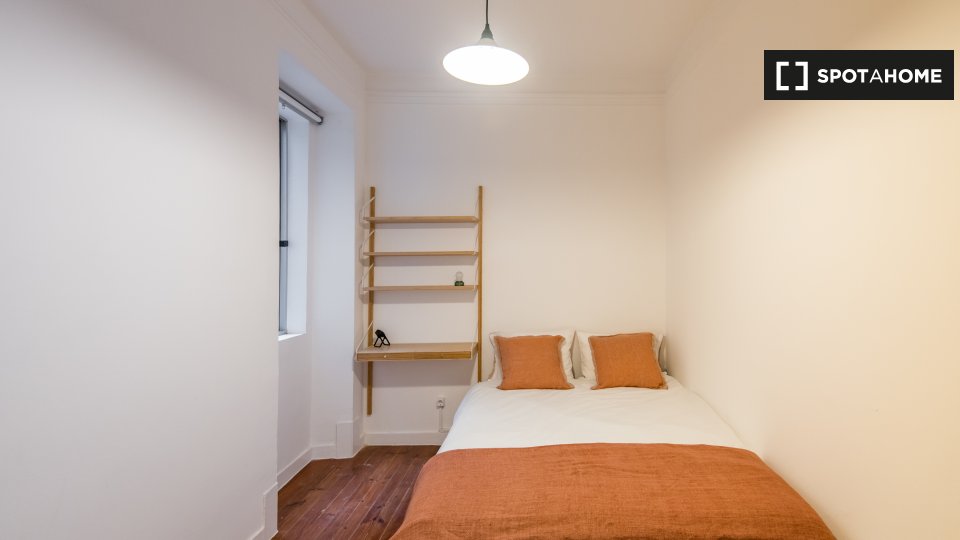 Double room Lisbon, 6 beds, 117m² — photo 1