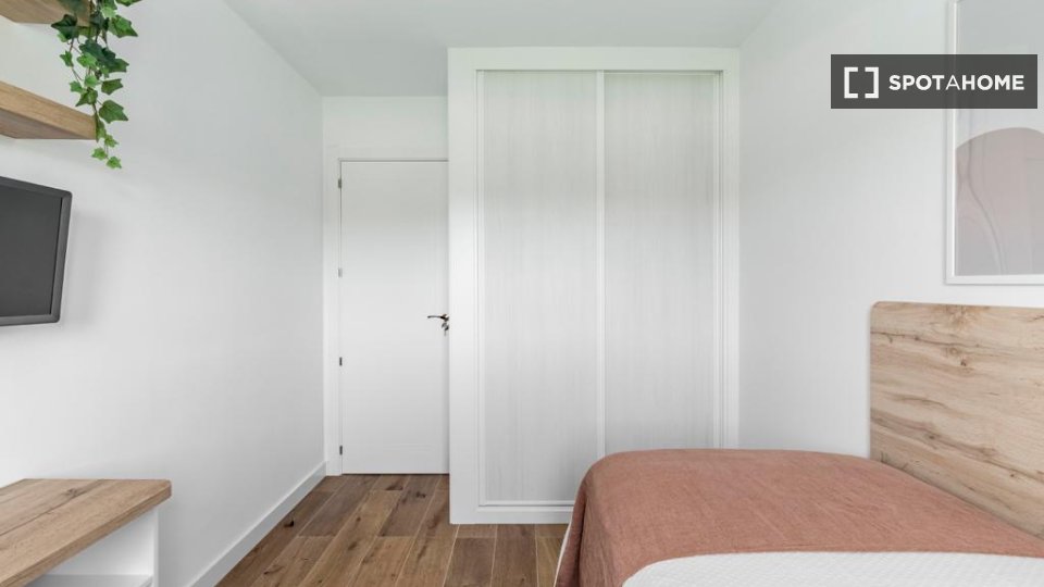 Double room Madrid, 4 beds — photo 11