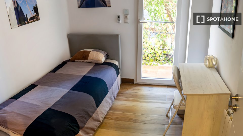Double room Valencia, 4 beds, 90m² — photo 19