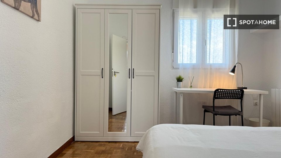 Double room Madrid, 4 beds — photo 31