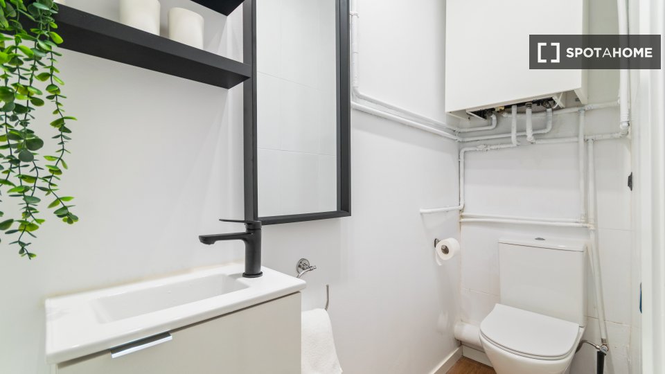 Double room Barcelona, 6 beds, 190m² — photo 4