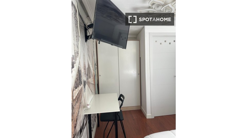 Double room Madrid, 4 beds — photo 13