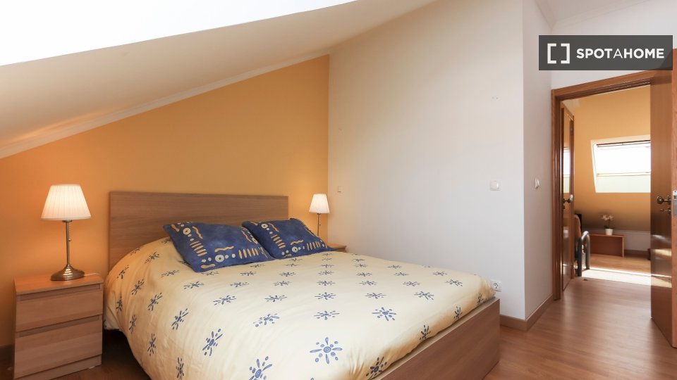 Double room Lisbon, 2 beds — photo 9