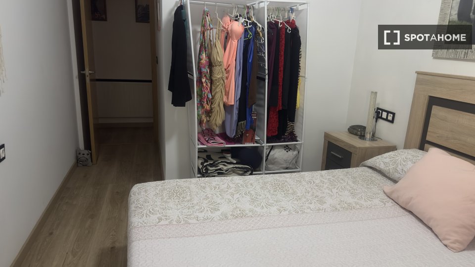Double room Valencia, 2 beds, 100m² — photo 12