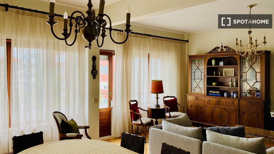 Double room Lisbon, 3 beds — photo 10
