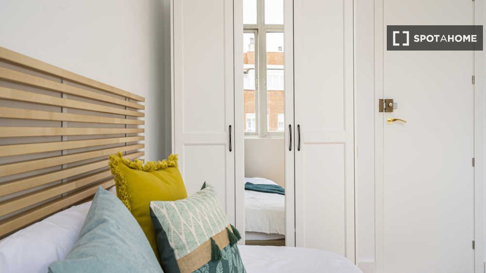 Double room Madrid, 12 beds — photo 45