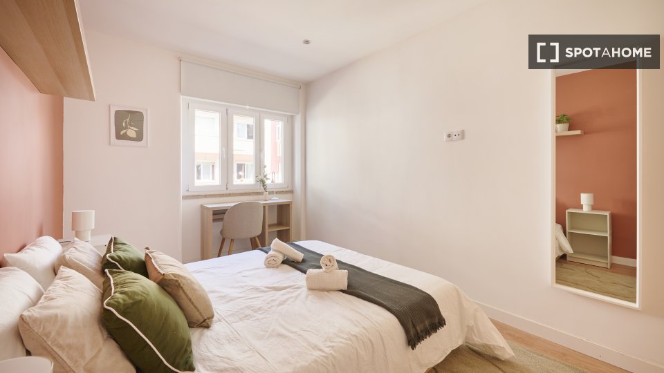 Double room Lisbon, 4 beds — photo 18