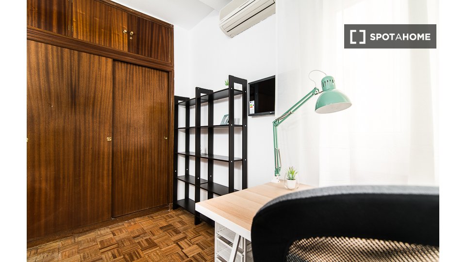 Double room Madrid, 5 beds, 133m² — photo 36
