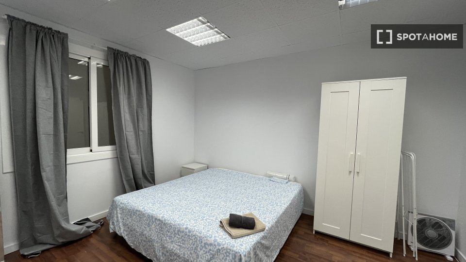 Double room Barcelona, 13 beds, 290m² — photo 18