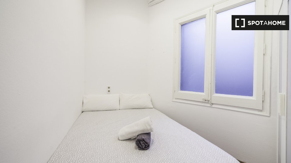 Double room Barcelona, 13 beds, 280m² — photo 1