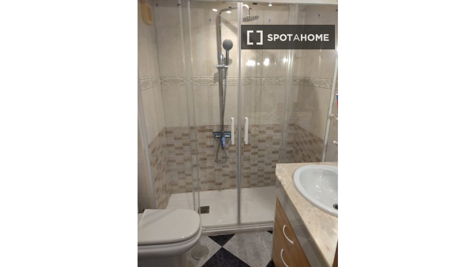 Apartment Alicante, 3 beds, 81m² — photo 2