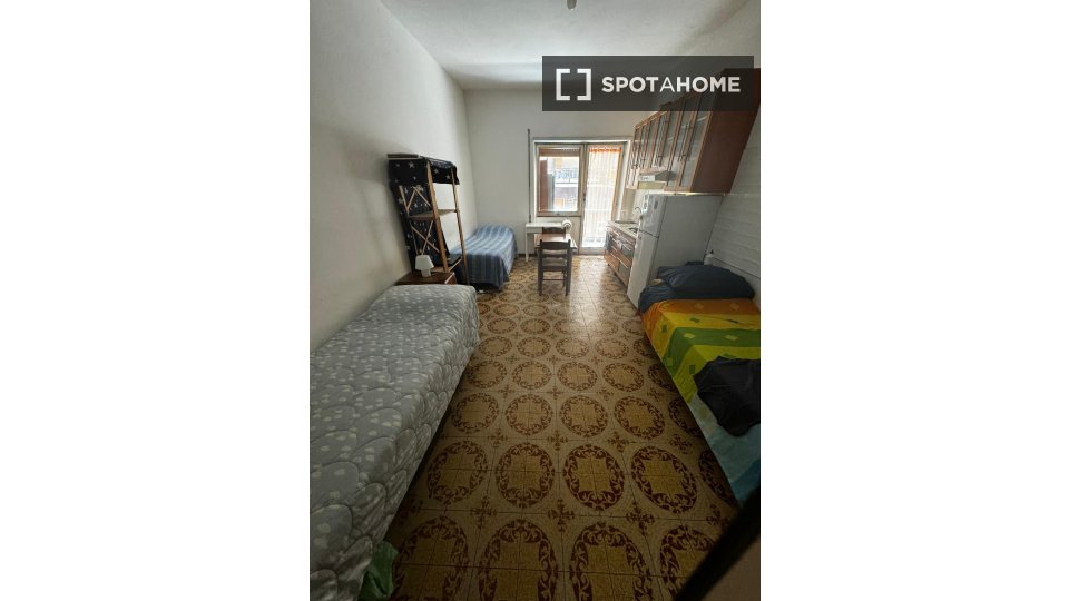 Double room Rome, 3 beds — photo 23