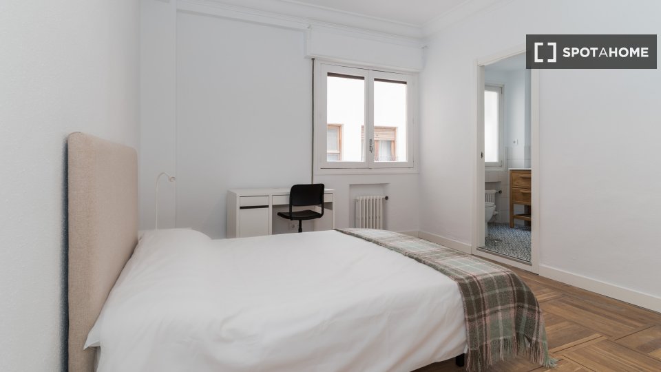 Double room Madrid, 10 beds, 380m² — photo 14