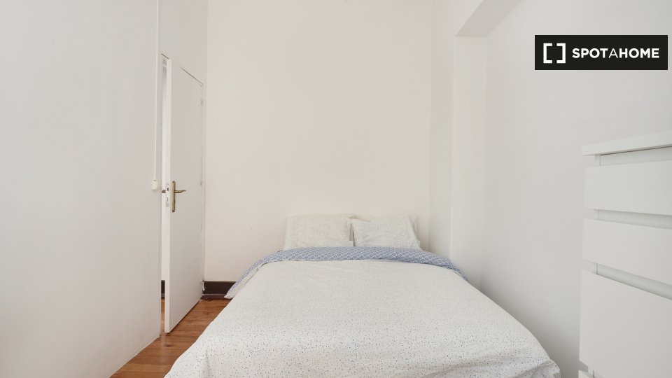 Double room Lisbon, 9 beds — photo 4