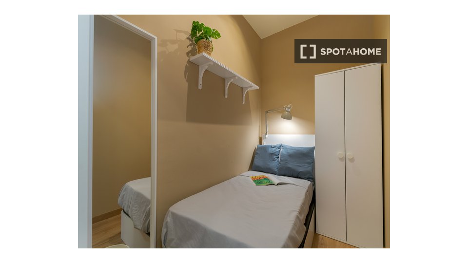 Double room Barcelona, 5 beds — photo 15