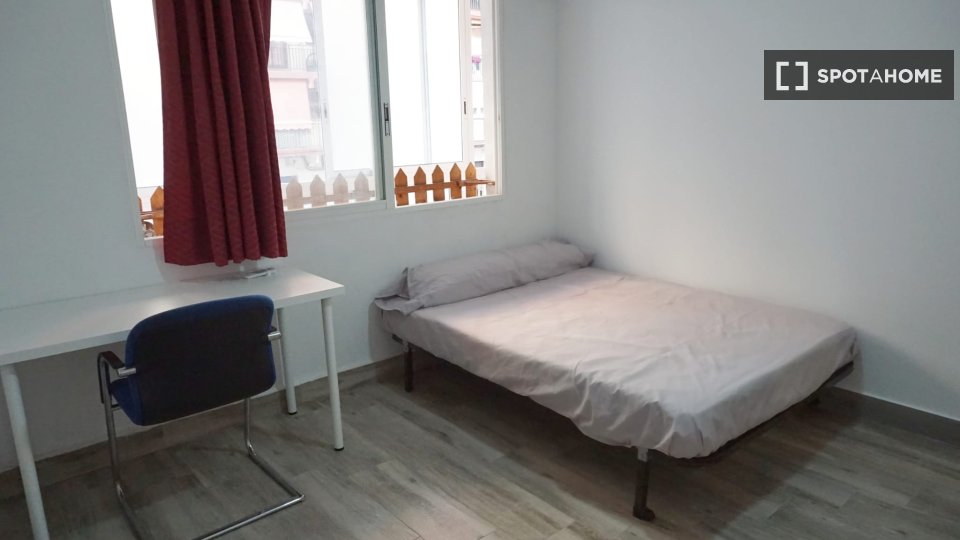Double room Valencia, 5 beds, 140m² — photo 10