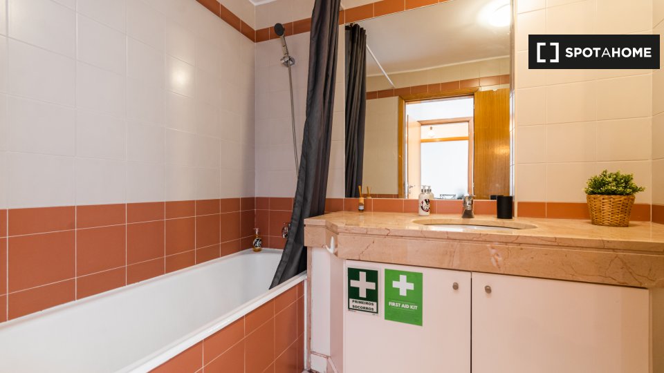 Apartment Lisbon, 1 bed, 76m² — photo 6