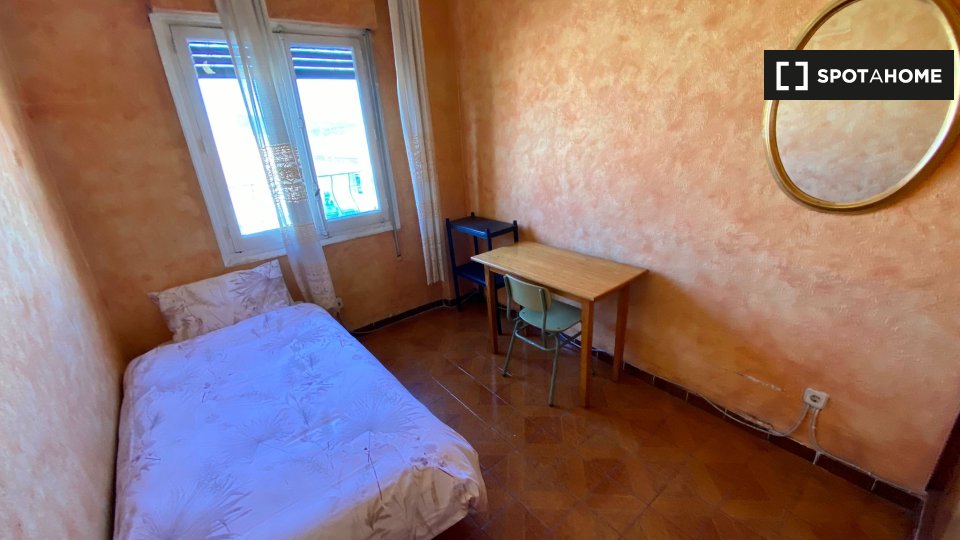 Double room Madrid, 5 beds — photo 19