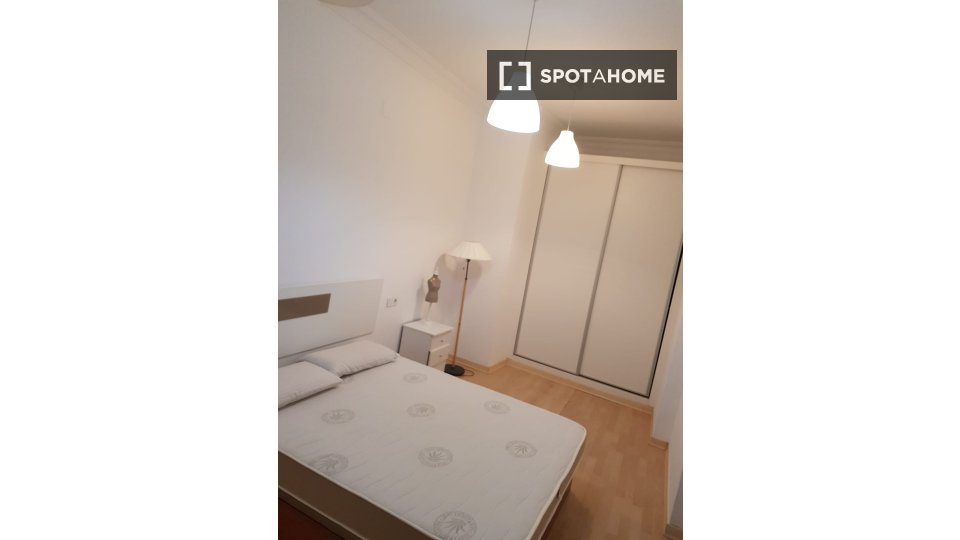 Double room Valencia, 3 beds, 103m² — photo 23