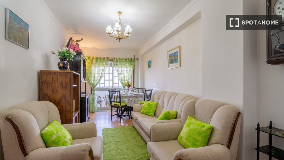 Double room Porto, 2 beds, 20m² — photo 10