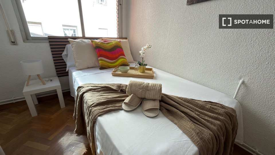 Double room Madrid, 5 beds, 100m² — photo 19