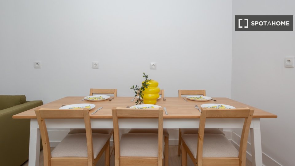 Double room Lisbon, 9 beds — photo 47