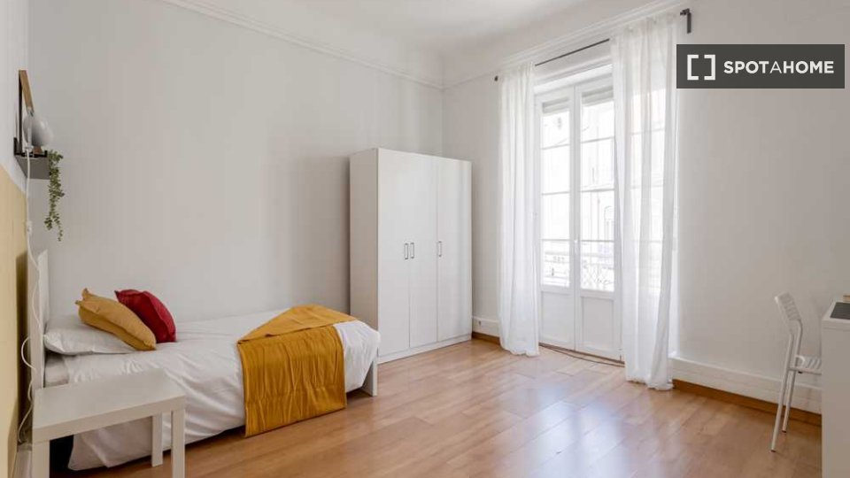 Double room Lisbon, 13 beds — photo 15