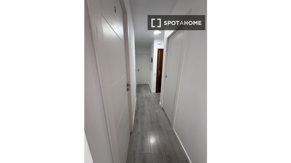 Double room Valencia, 3 beds, 70m² — photo 4