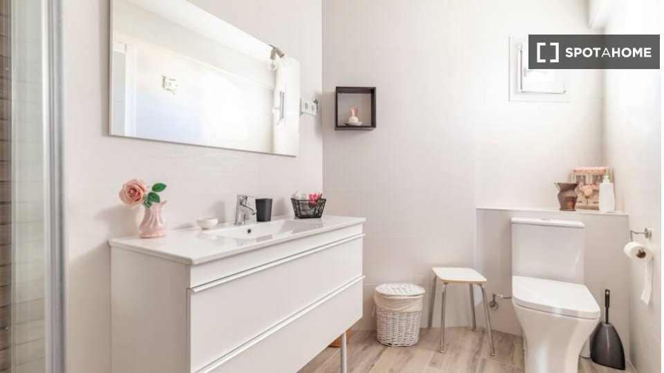 Double room Madrid, 3 beds, 85m² — photo 6