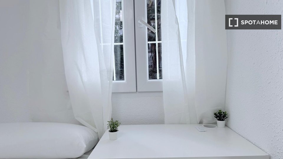Double room Madrid, 5 beds — photo 12