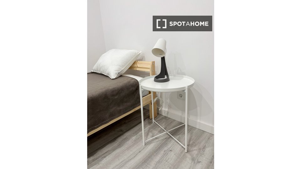 Double room Lisbon, 3 beds, 70m² — photo 1