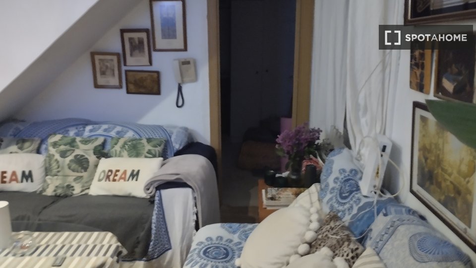 Double room Barcelona, 3 beds, 80m² — photo 4