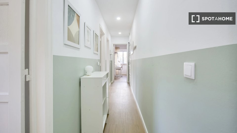 Double room Lisbon, 4 beds — photo 16