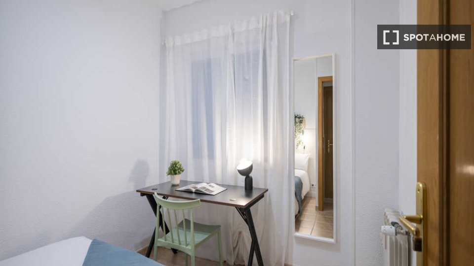 Double room Madrid, 25 beds — photo 61