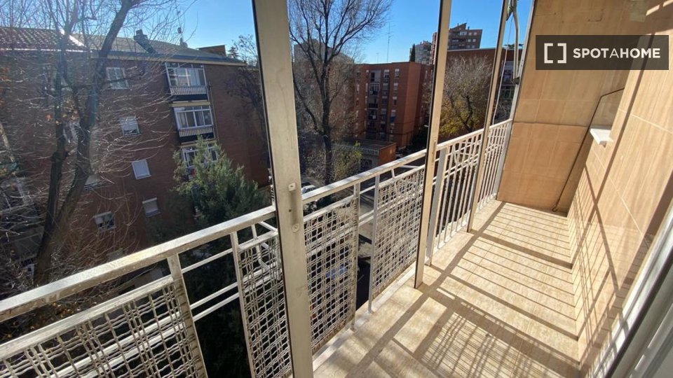 Double room Madrid, 4 beds — photo 1