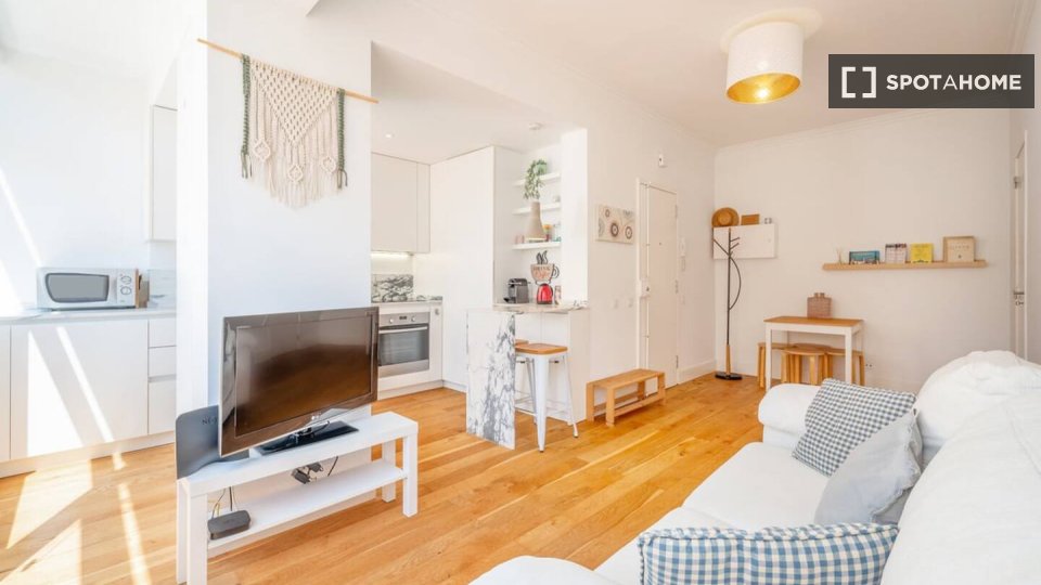 Apartment Lisbon, 1 bed — photo 17