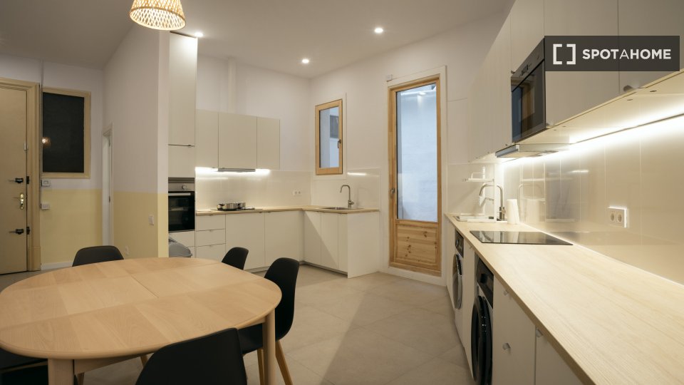 Double room Barcelona, 10 beds, 210m² — photo 12