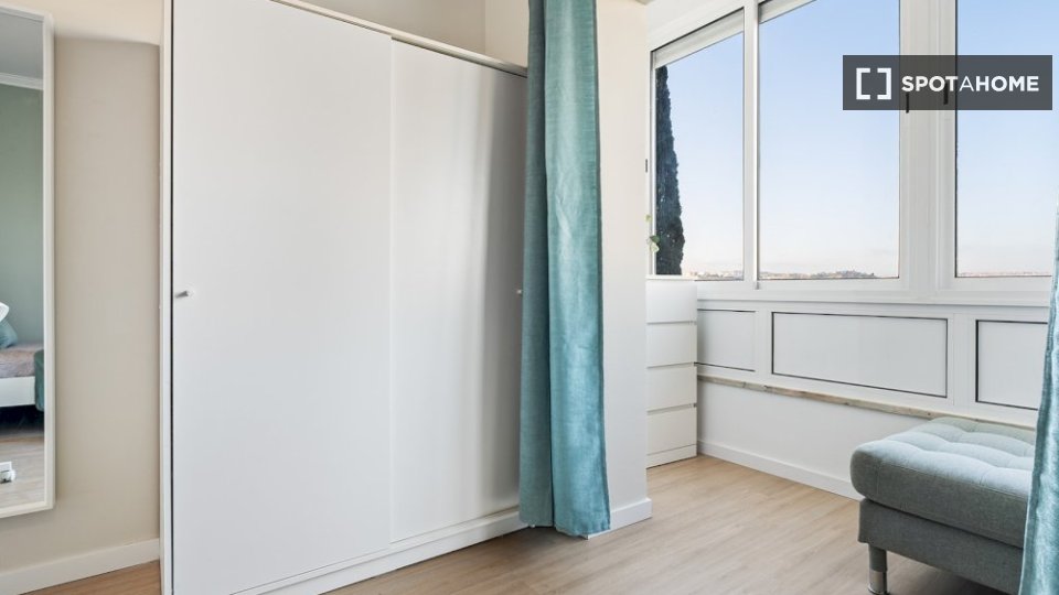 Double room Lisbon, 6 beds — photo 12
