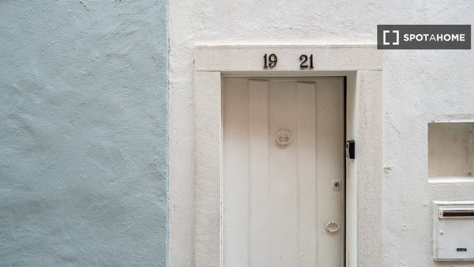 Apartment Lisbon, 2 beds, 84m² — photo 15