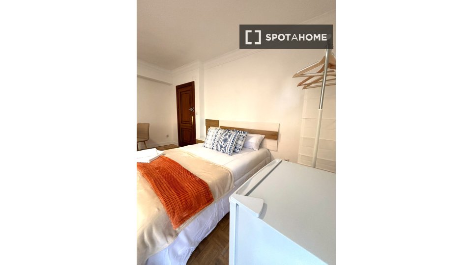 Double room Madrid, 8 beds, 170m² — photo 3