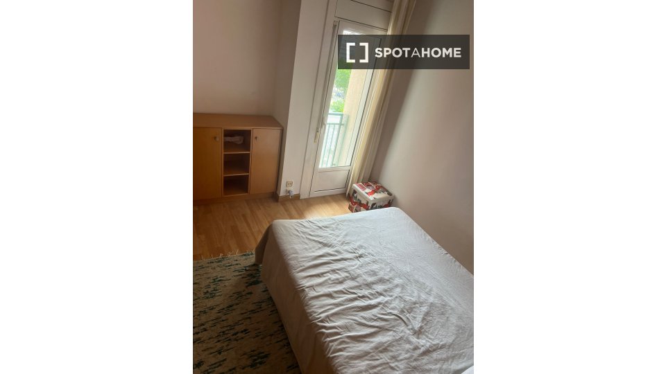 Double room Barcelona, 3 beds, 79m² — photo 25