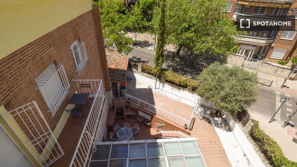 Double room Madrid, 11 beds, 503m² — photo 12